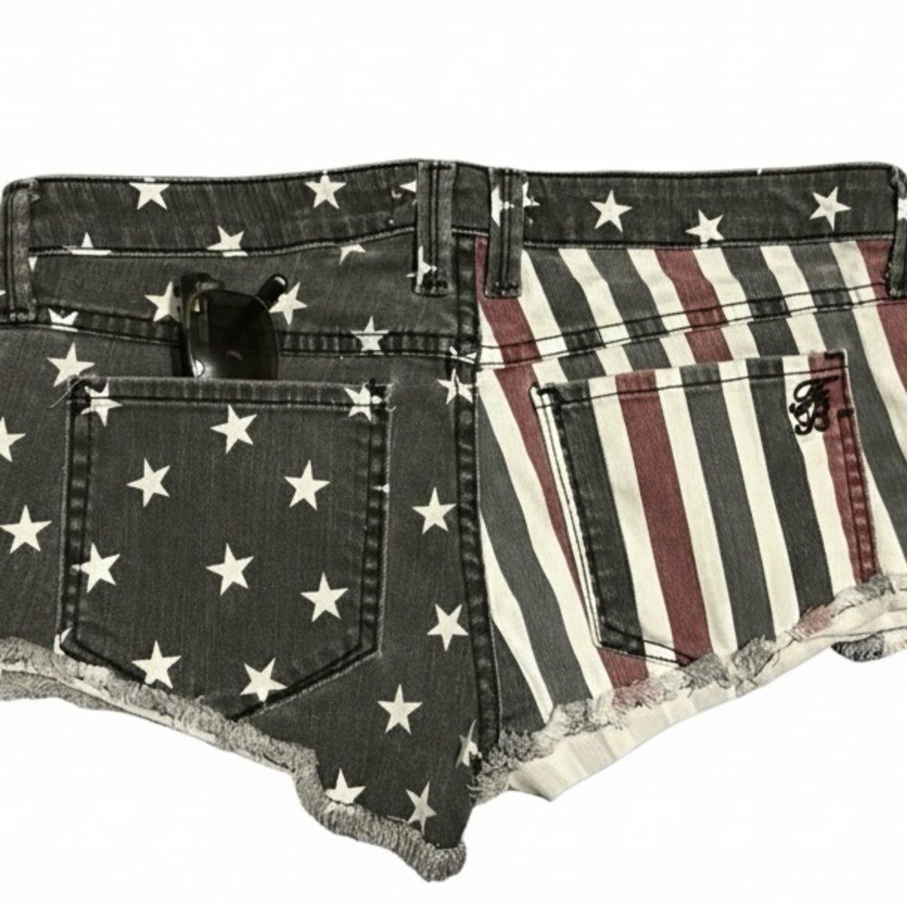 Vintage Frankie B 2013 Winter American Flag Cutoff Shorts Low Rise Denim Size 27 - Picture 3 of 5